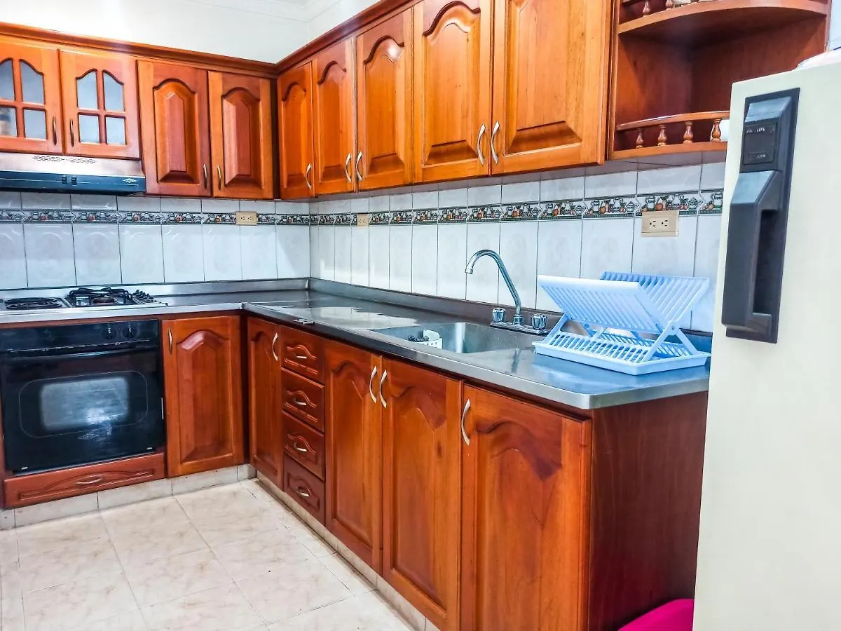 Casa Con Parking Privado - Cerca De La Estacion Floresta Medellin Colombia