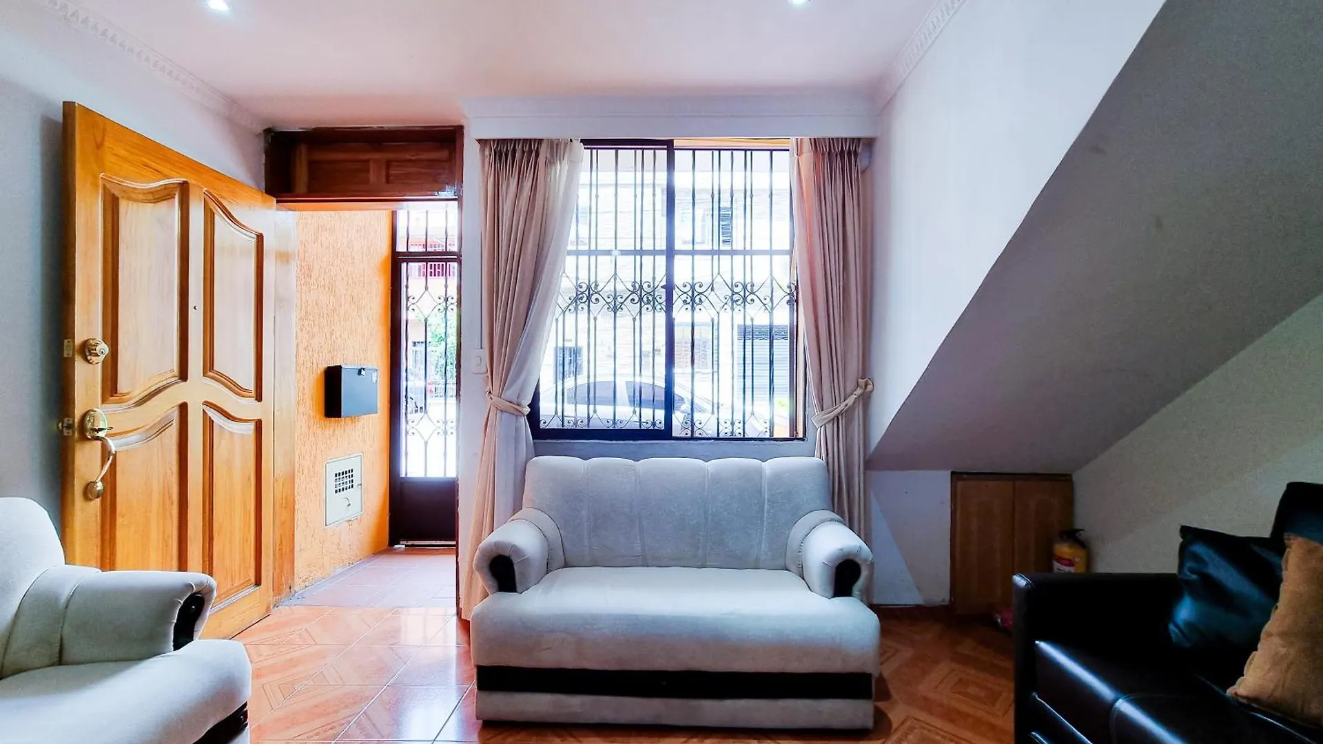 Апартаменты Casa Con Parking Privado - Cerca De La Estacion Floresta Медельин Колумбия