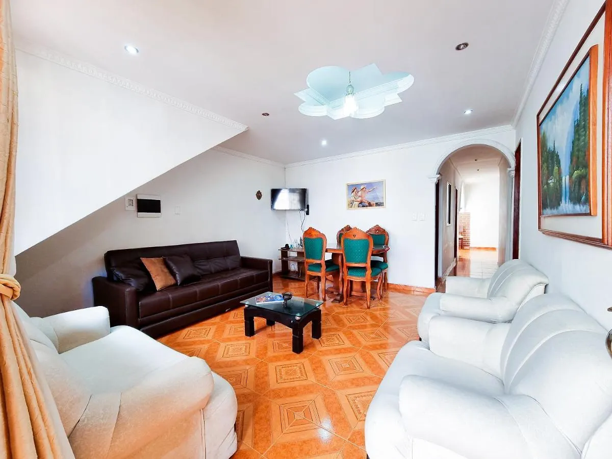 Casa Con Parking Privado - Cerca De La Estacion Floresta Medellín 0*,