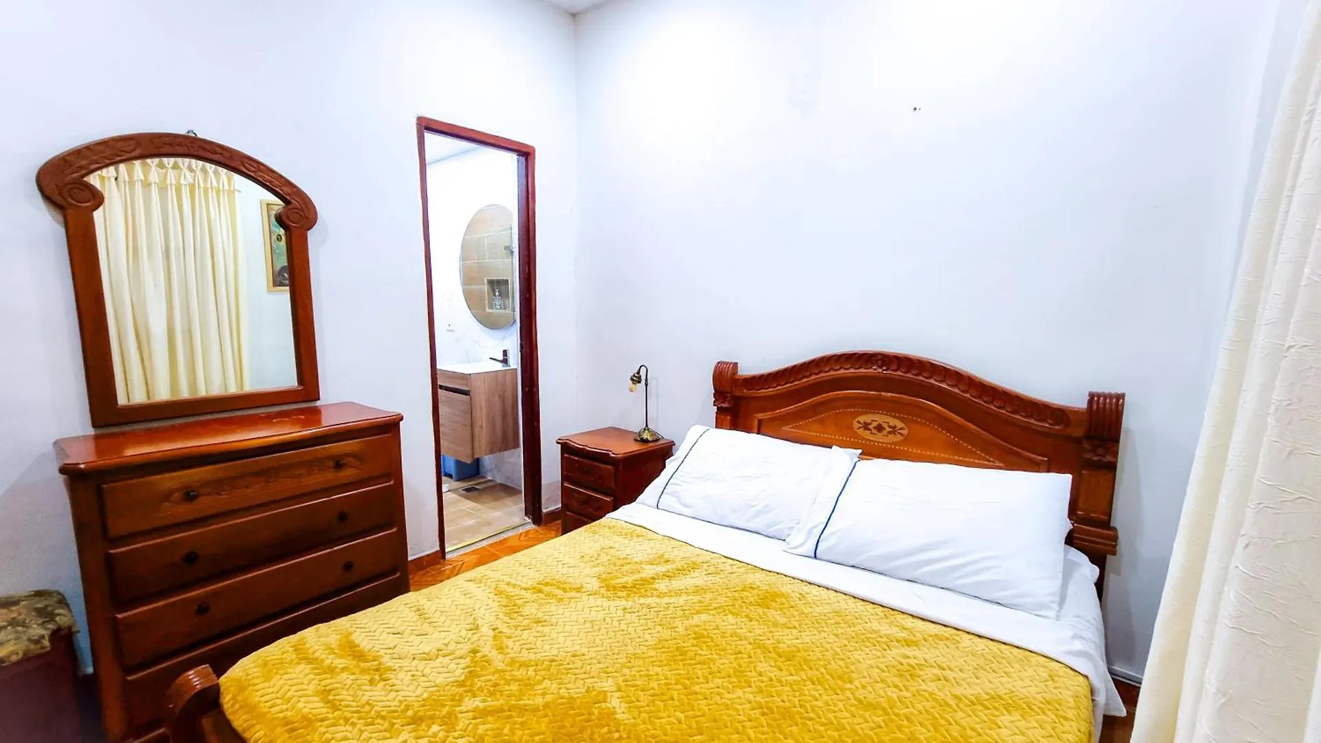 Casa Con Parking Privado - Cerca De La Estacion Floresta Medellín Colombie