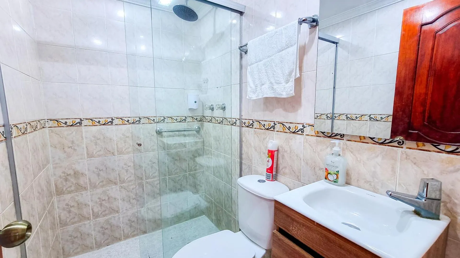Appartement Casa Con Parking Privado - Cerca De La Estacion Floresta Medellín